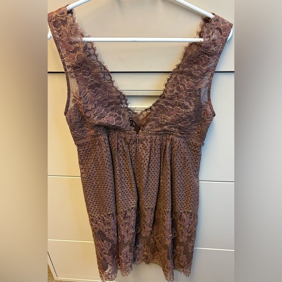 BCBGMaxAzria plunging neckline Lace short Dress in Dusty Rose women's size 6 - Picture 6 of 11